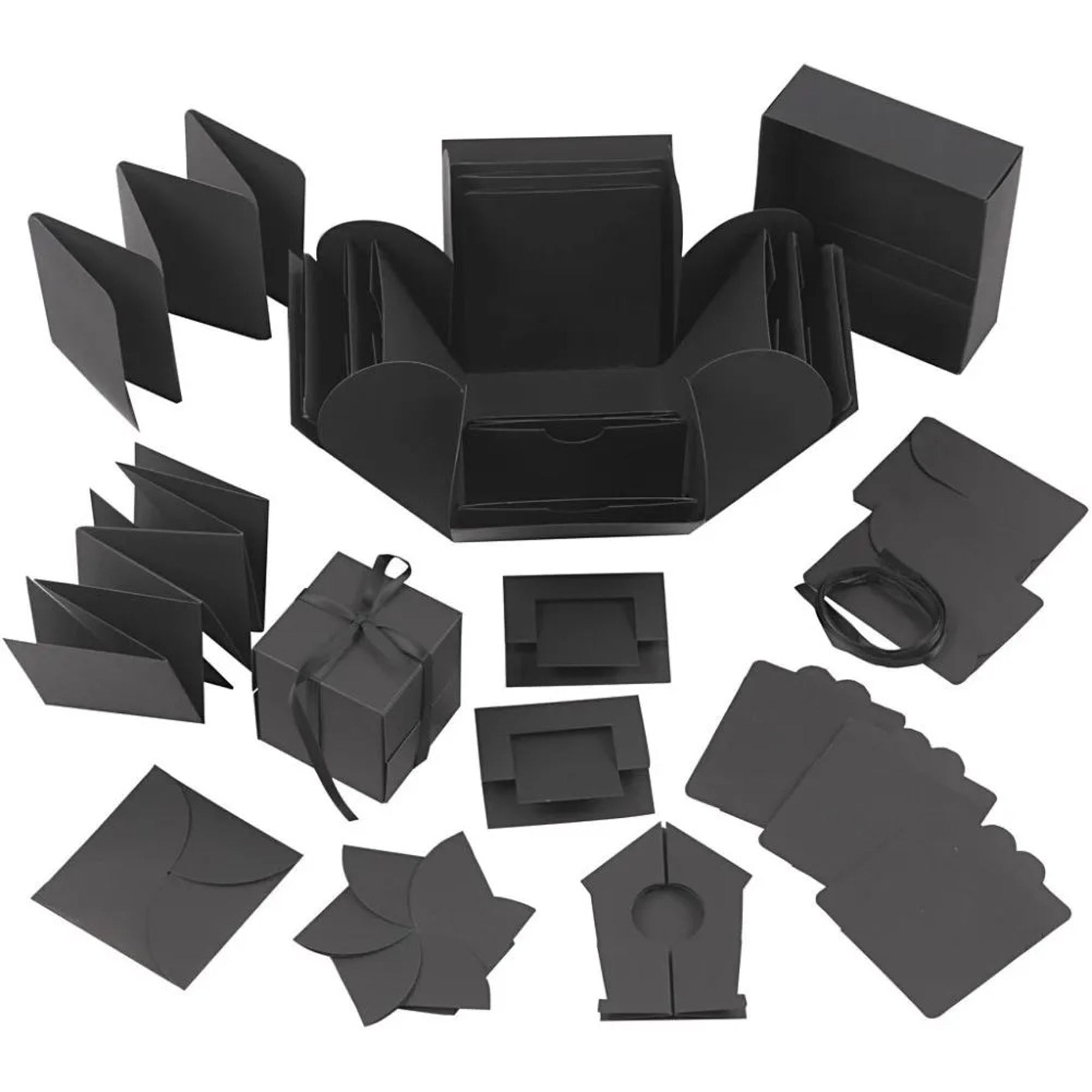 Crealive Geschenkbox 12 x 12 x 12 cm - Schwarz
Spezifikationen:
•	Länge: 120 mm
•	Breite: 120 mm
•	Höhe: 120 mm
•	Farbe: Schwarz
 
Diese Explosionsbox / Überraschungsbox kannst du ganz nach deinem Geschmack und passend zur beschenkten Person gestalten. Es sind 12 Taschen und 12 lose Deko-Objekte in 8 Varianten im Set und ein Satinband in der Mitte. Du kannst sie mit Motiven verzieren, bemalen oder Deko selber herstellen aus deinem Bastelmaterial-Fundus. Erwecke die Magie der Überraschung mit dieser Explosio