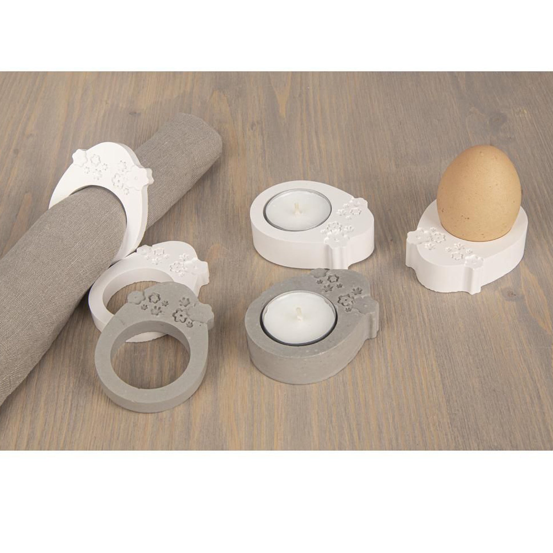 Crealive   Giessform Silikon - Happy Egg   Inhalt: •	1 Giessform Silikon - Happy Egg   Spezifikationen: •	Material: hochwertiges Silikon •	frost- und hitzebeständig (-40° bis +240°) •	immer wieder verwendbar Anleitung: •	ca. 350 g Raysin 200 oder 350 g Raysin 250 anrühren Eine individuelle Osterdekoration! Diese Giessform ist etwas ganz Besonderes: Die Motive kannst du als Serviettenring und Eierbecher mit Loch in der Mitte oder als Teelichthalter mit Boden ausgießen.