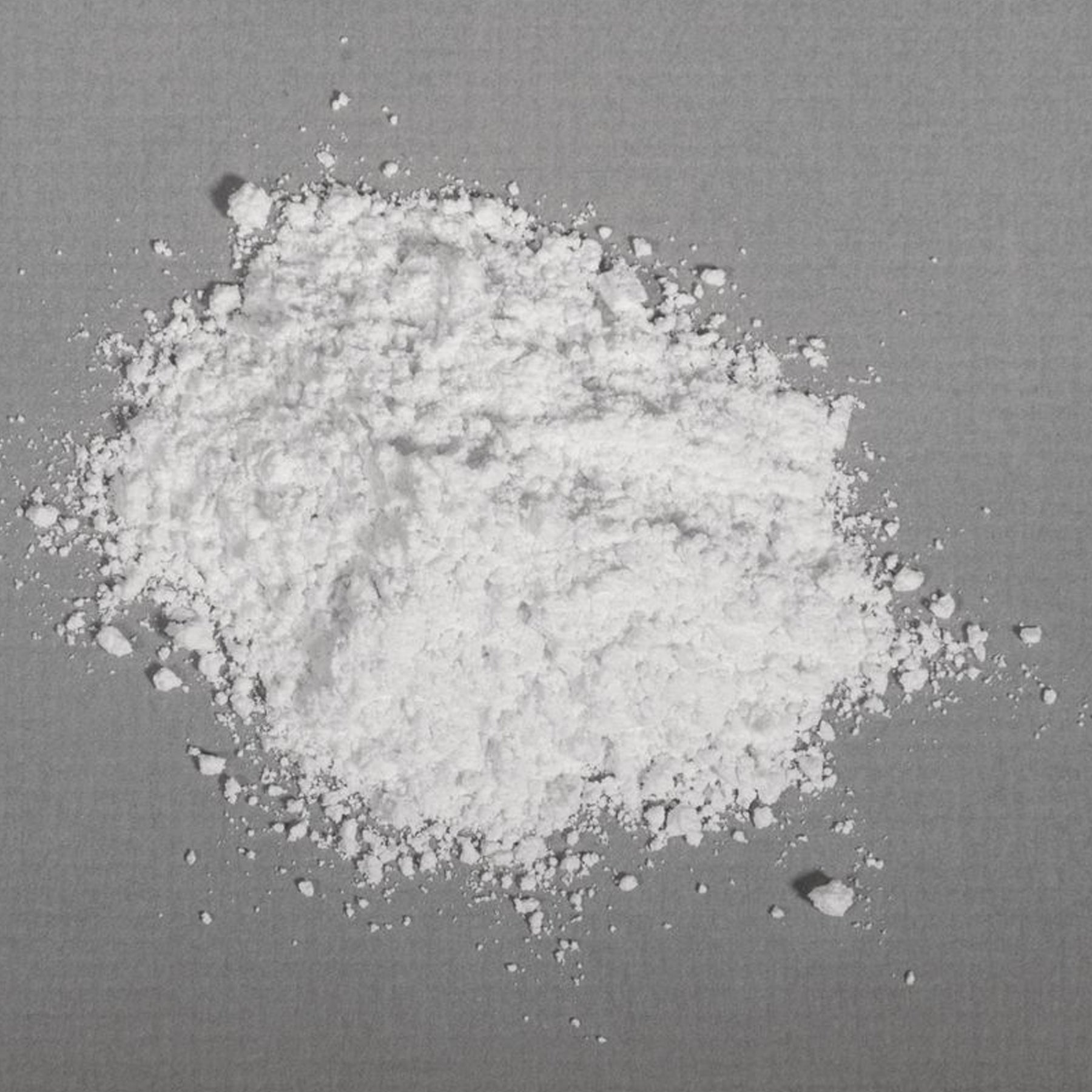 Crealive Giesspulver Raysin 200 - Weiss - 1 kg     Inhalt:  1 Beutel mit 1 kg Raysin    Spezifikationen:  Material: rein natürliches Calciumsulfat lufthärtend geruchlos lebensmittelneutral hohe Festigkeit 200N/mm²  verwendbar für Giessformen aus Kunststoff (PET, LDPE, etc.), Latex, Silikon und Kautschuk bereits nach ca    Raysin 200 ist geeignet für:  grössere Gegenstände wie Figuren, Schalen, Dekofliesen & Co.