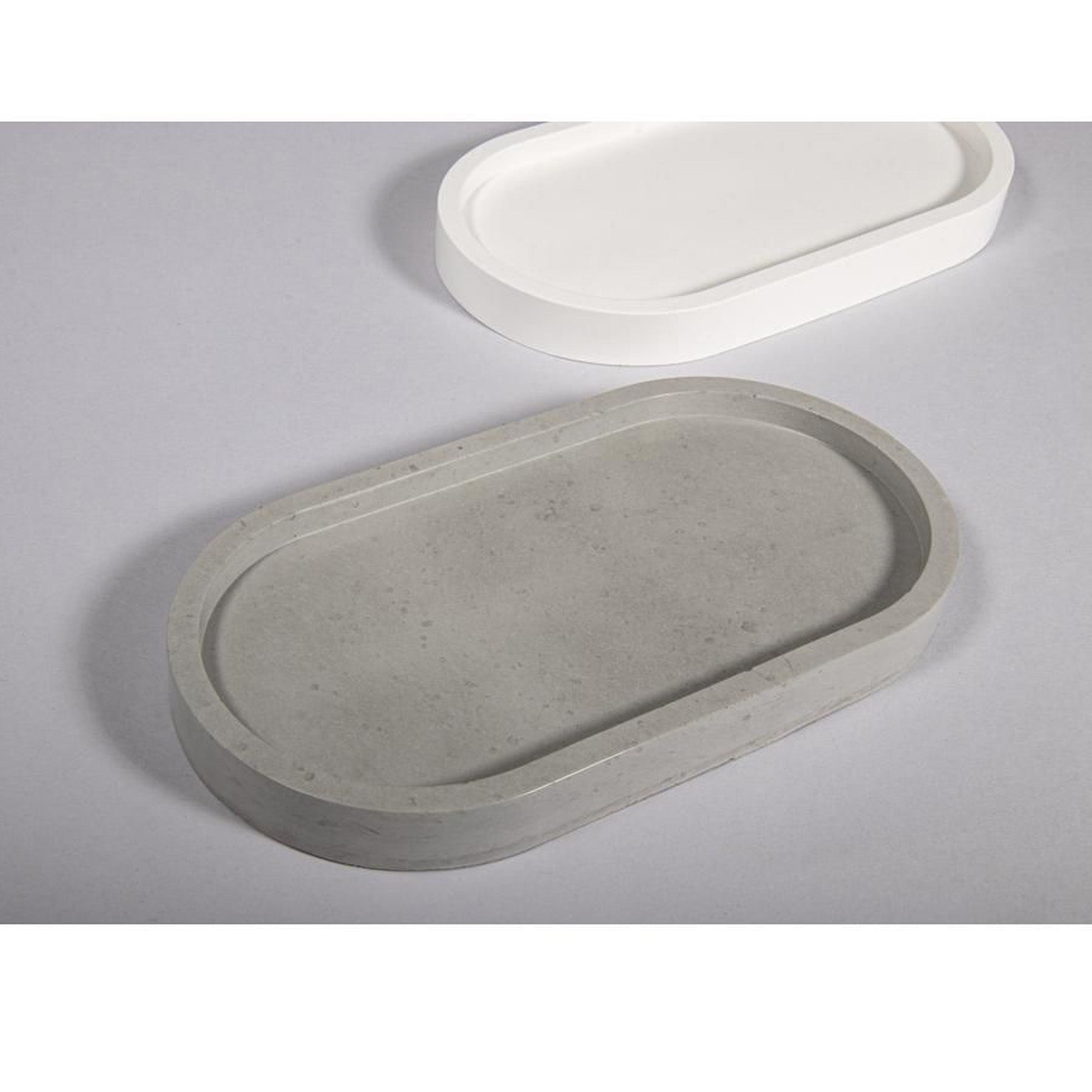 Crealive Giessform Silikon - Untersetzer Oval Du suchst ein Home-Accessoire als ultimativen Eyecatcher? Mit dieser hochwertigen Silikon-Giessform gelingen im Trend liegende, handgegossene Schalen/Untersetzer aus Raysin-Giesspulver.      Inhalt:  1 Giessform Silikon - Untersetzer Oval    Spezifikationen:  Material: hochwertiges Silikon Formgrösse: 17.8 x 9.5 cm Höhe: 1.6 cm äusserst elastisch formstabil