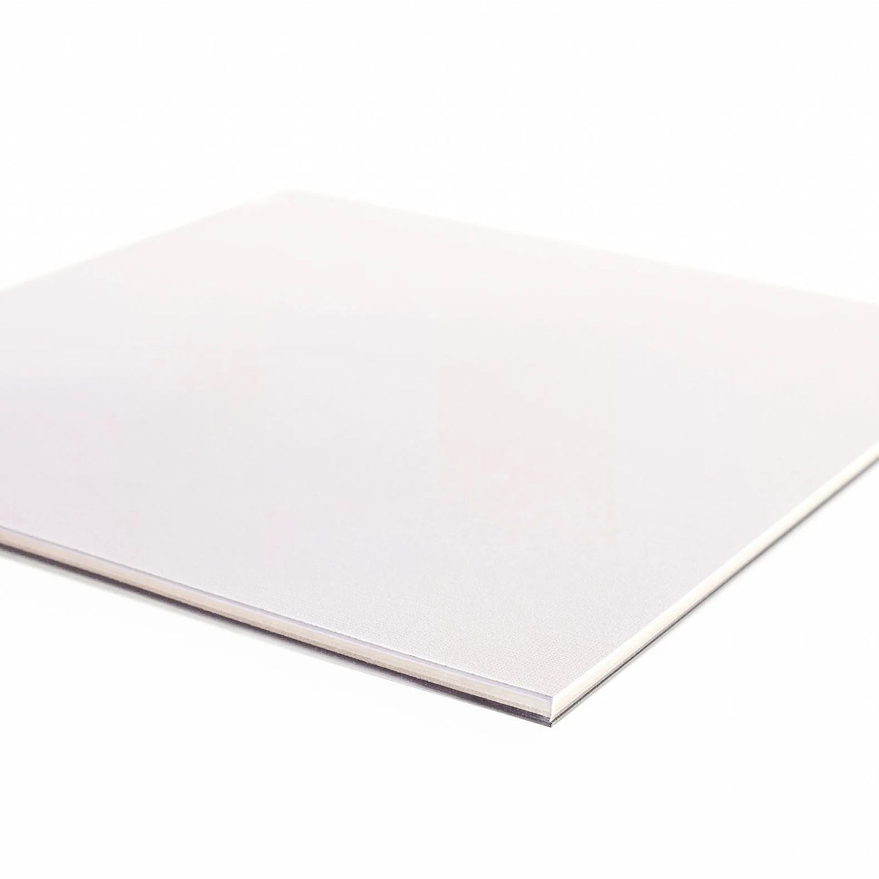 Crealive Cardstock Basic Multipack 216 g/m2 - 12’’ x 12’’ - Grau Strukturiert (24 Cardstock)

Spezifikationen:
•	12’’ x 12’’ (30.5 cm x 30.5 cm)
•	216 g/m2
•	beidseitig farbig (voll durchgefärbt)
•	beschreibbar
•	säurefrei
•	strukturierte Oberfläche
 
Inhalt:
•	4 x Cardstock White
•	4 x Cardstock Cool Grey
•	4 x Cardstock Mouse
•	4 x Cardstock Tin
•	4 x Cardstock Anthracite
•	4 x Cardstock Black
 
Dieses Cardstock / Bastelpapier ist geeignet für:
•	Karten
•	Karten-Verzierungen
•	Plotten
•	Stanzen
•	Prägen
