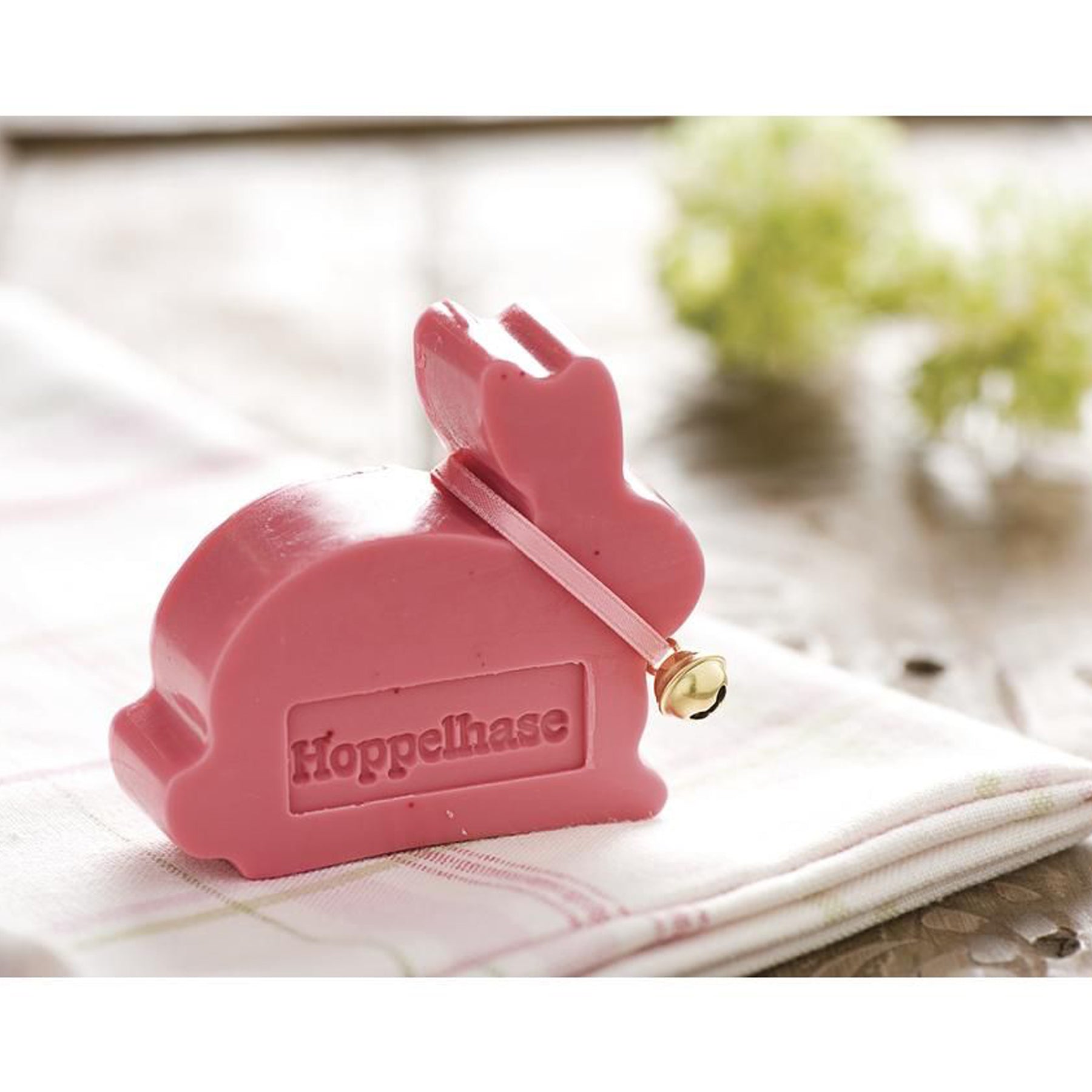 Crealive Giessform - Huhn, Hase & Ei     Inhalt:  1 Giessform mit 3 Motiven: Huhn, Hase & Ei    Spezifikationen:  Material: PET Motivgrössen: 5 - 8 cm Tiefe: 4 cm Farbe: hochtransparent stabil wieder verwendbar kann auch für Kreativ-Beton Figuren verwendet werden