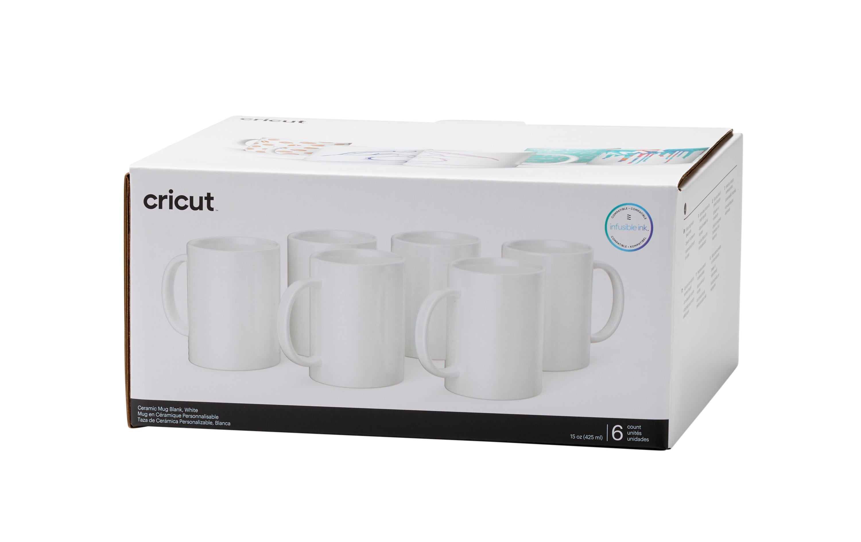 Cricut Keramiktasse 425 ml weiss, 6 Stück   Gestalte lebendige, professionelle & personalisierte Tassen. Im Design Space erstellst Du mit Hilfe der kostenlosen Tassen-Vorlage Dein Design, so dass Du es korrekt platzieren kannst auf der Tasse. Danach lässt Du den Schneideplotter Dein Design entweder aus den Infusible Ink Transferbögen schneiden oder lässt es Zeichnen mit den Infusible Ink Stiften. Die Tassenpresse übernimmt dann die restliche Arbeit für Dich und bringt Dein Design auf 