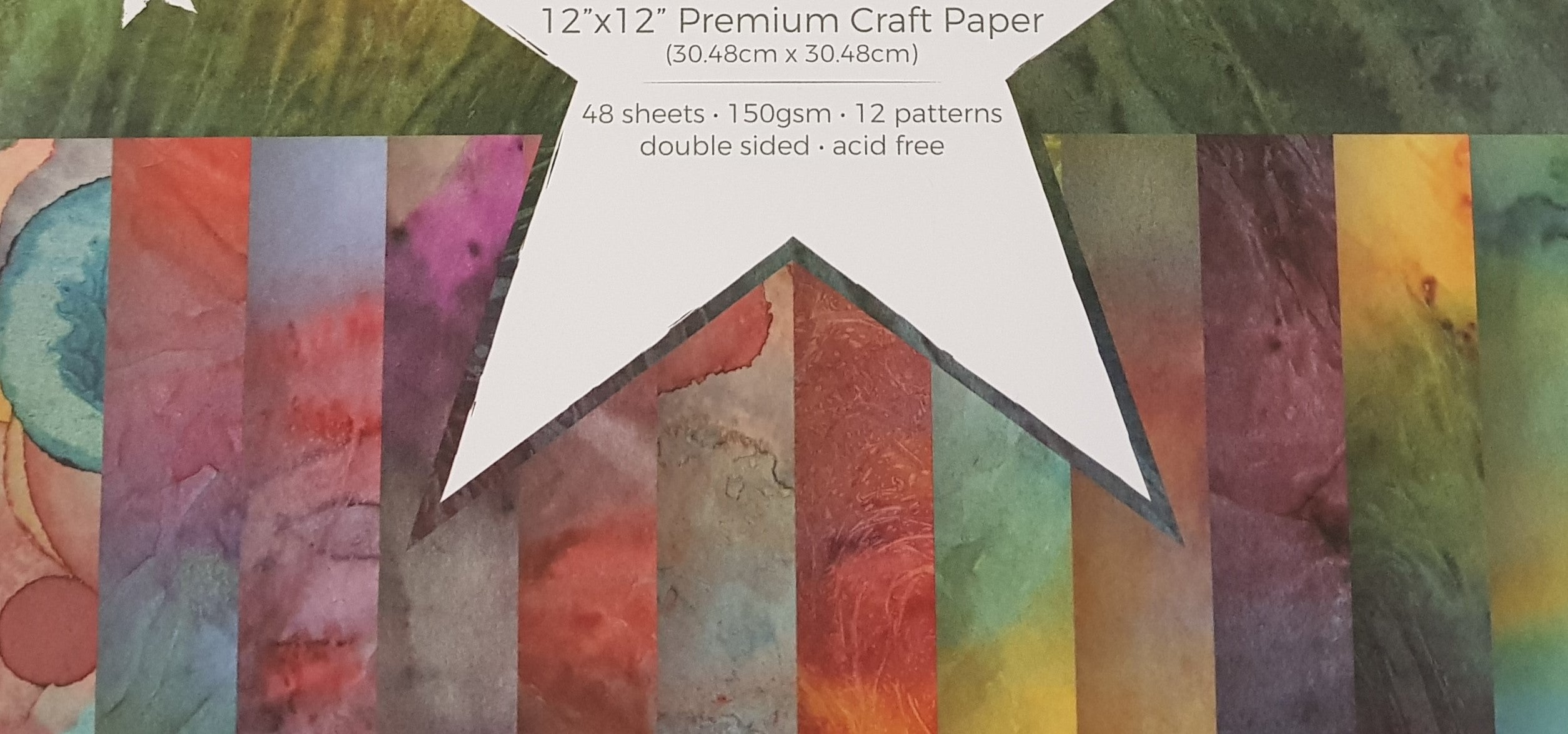 Paper Pad 150 g/m2 - 12’’ x 12’’ - Nordlichter  Dieses Designpapier ist die perfekte Basis für eure aussergewöhnlichen & farbenfrohen Karten und Verpackungen. Die beidseitig bedruckten Papiere harmonieren wunderbar in den Farben, so dass die Vorderseite, toll zur Rückseite der Designpapiere passen.     Inhalt:  48 Bogen 12 Designs beidseitig bedruckt