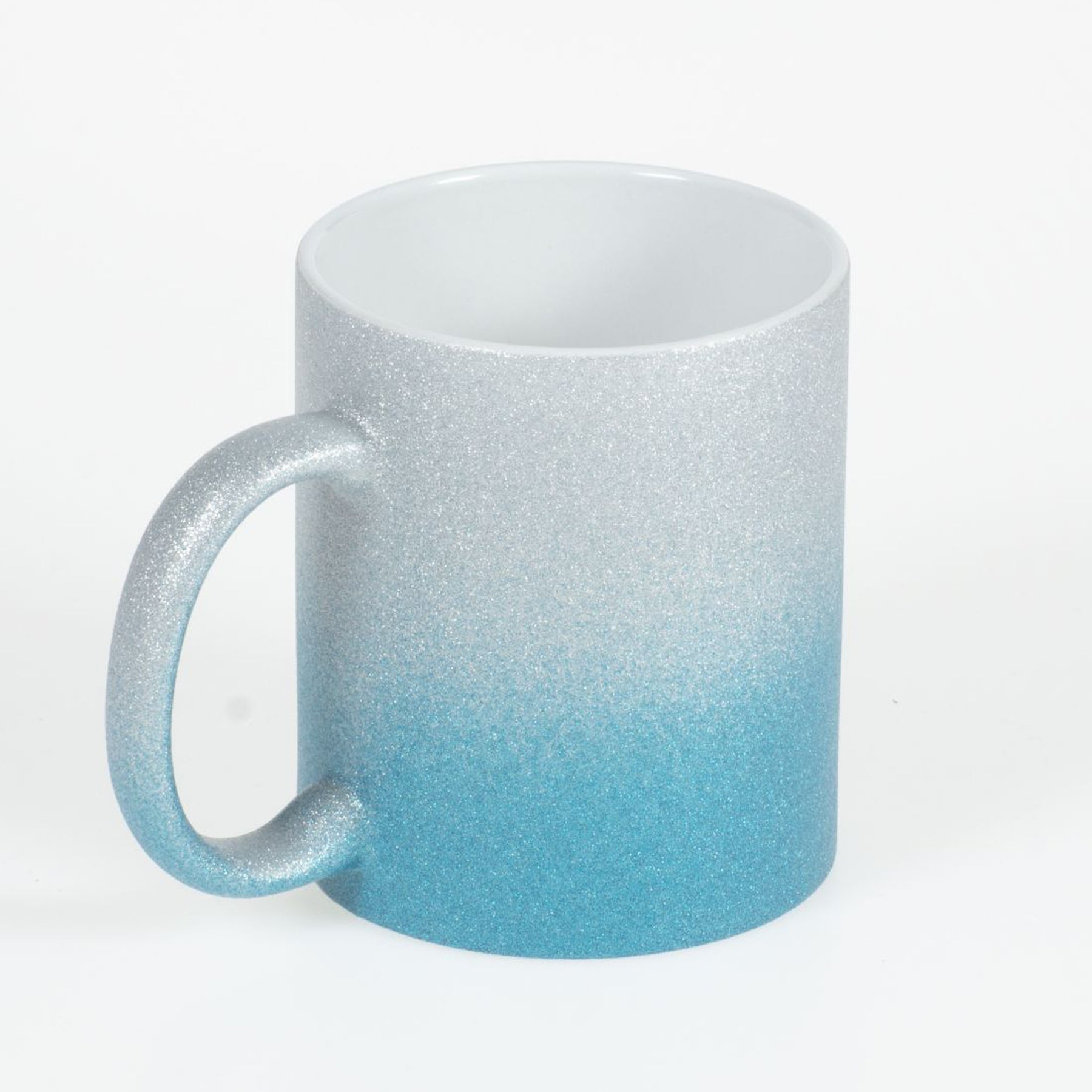 Crealive Keramik Glitzertasse SPARK Orca-Coating mit Farbverlauf in Silber-Blau  Diese SPARK Orca-Coating Keramiktasse ist ein absoluter Hingucker, denn sie hat einen tollen Farbverlauf!  Die Keramiktasse SPARK Glitzer mit Orca Beschichtung ist die perfekte Wahl für das Bedrucken mit Texten oder Grafiken in dunkler Farbe via Sublimationsdruck oder Infusible Ink.     Inhalt:  1 Glitzer Keramiktasse SPARK mit Farbverlauf 